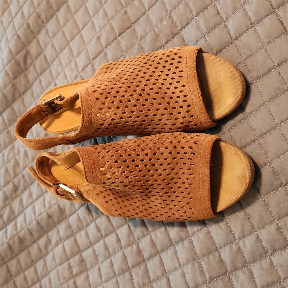 Perforated block heel Sandals